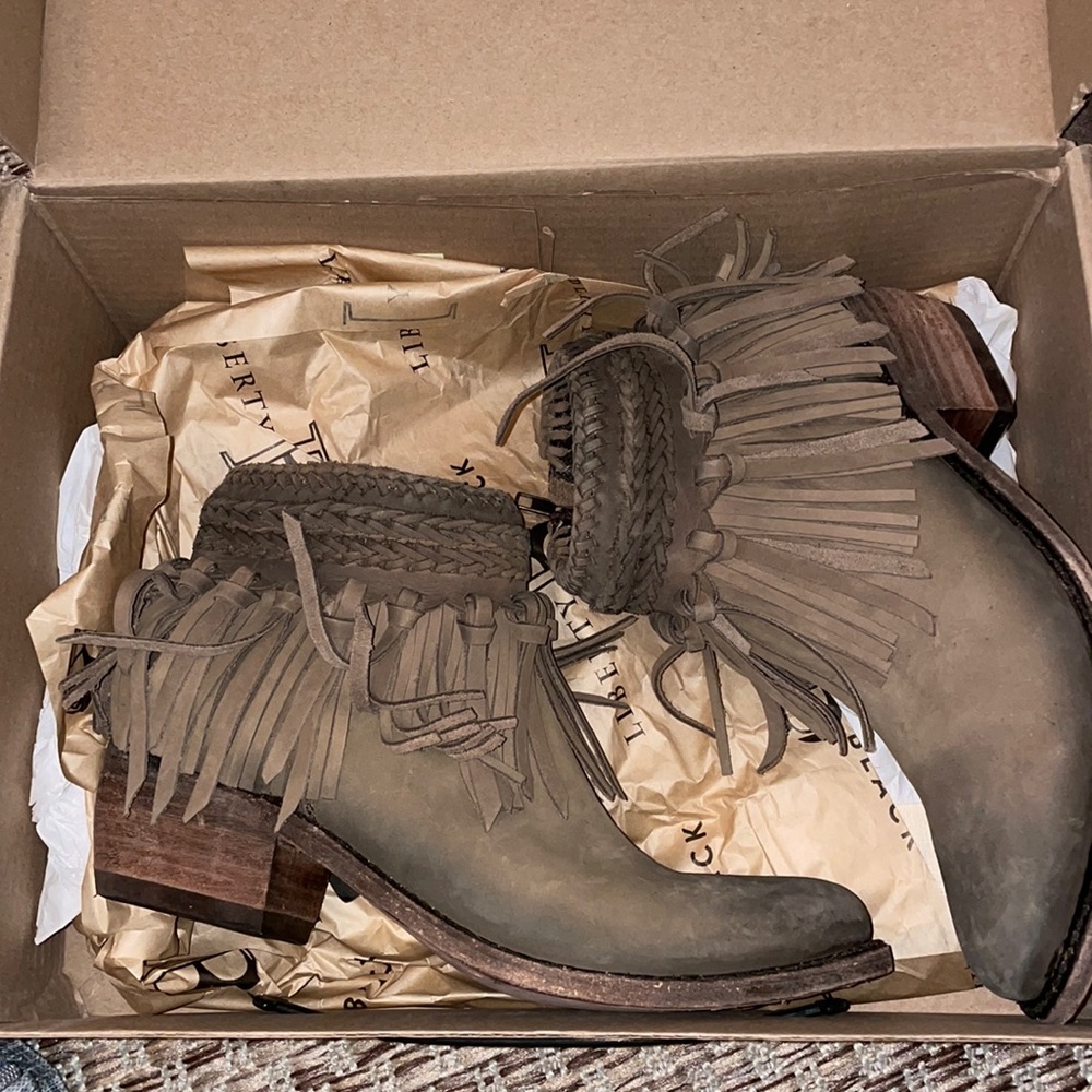 Size 7 brand new Liberty Black short fringe western booties